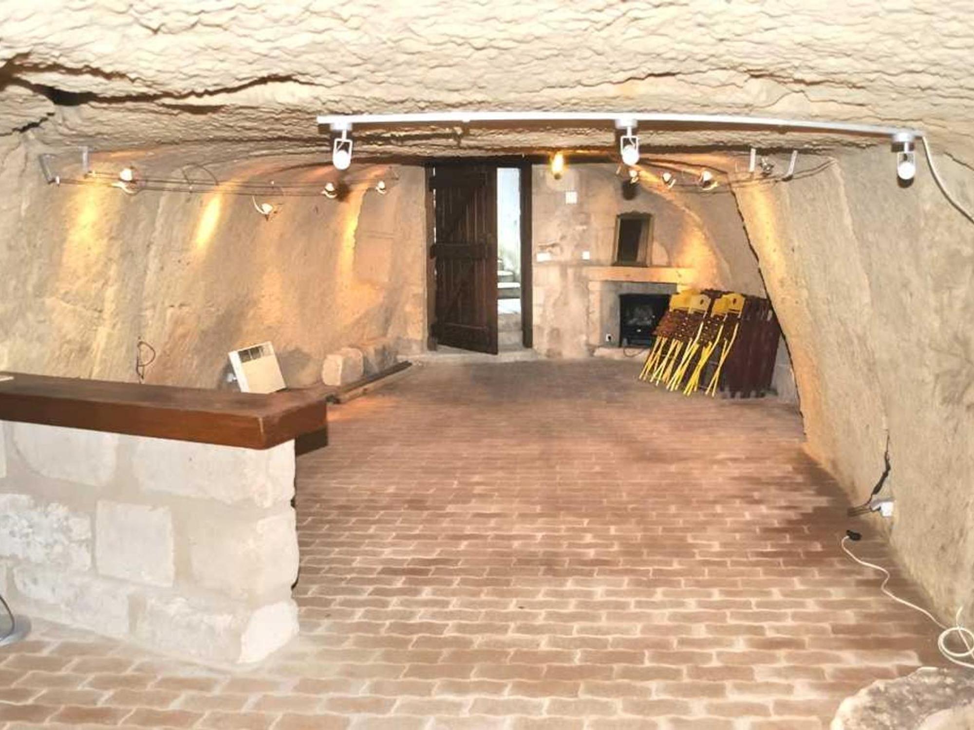 Location Unique En Ville, 3 Niveaux Avec Cave Voutee Et Troglodytique, Charme Et Authenticite En Touraine - Fr-1-381-162 Loches Bagian luar foto
